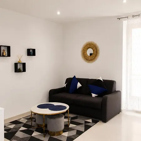 Design Aux Portes De Monaco * 보솔레이